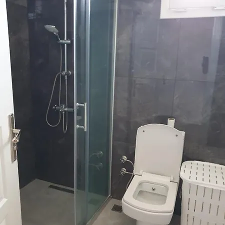 Apartment Pool, Beach, Shopping In Walking Distance