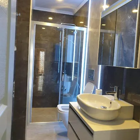 Apartment Pool, Beach, Shopping In Walking Distance *